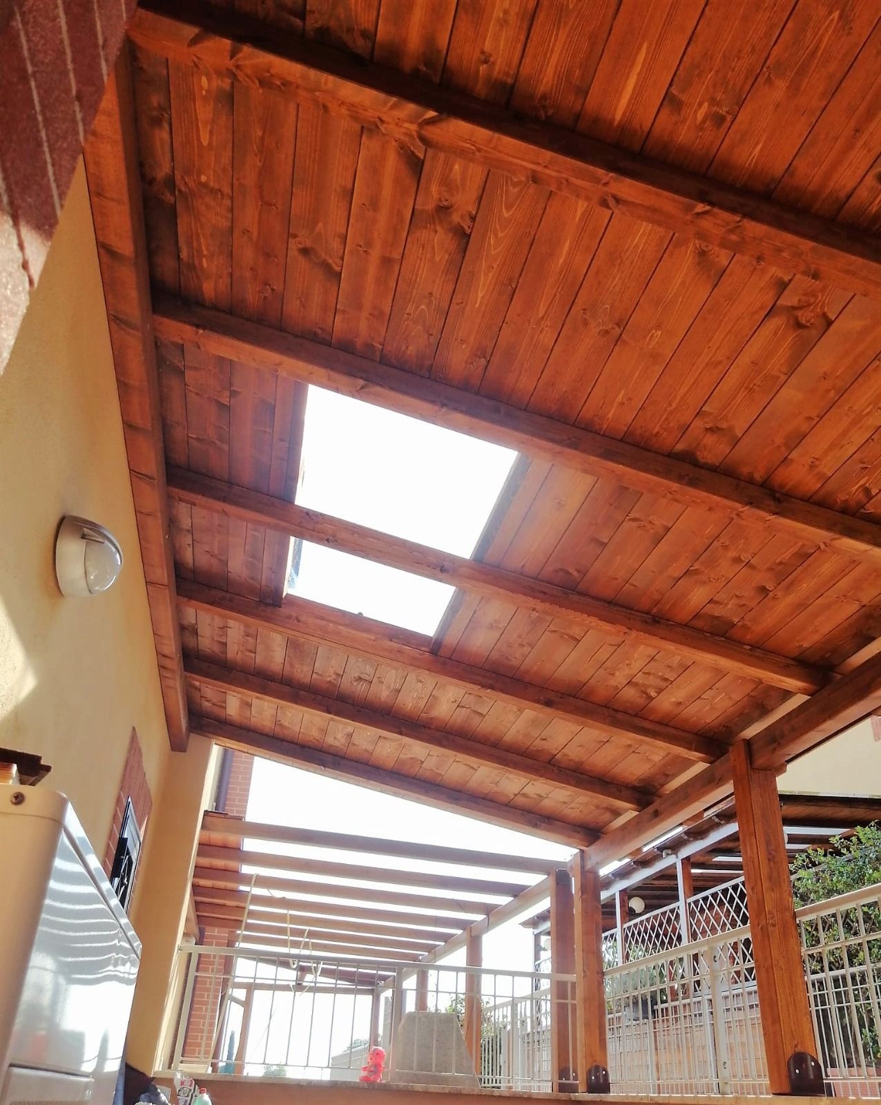 struttura in legno con lucernario