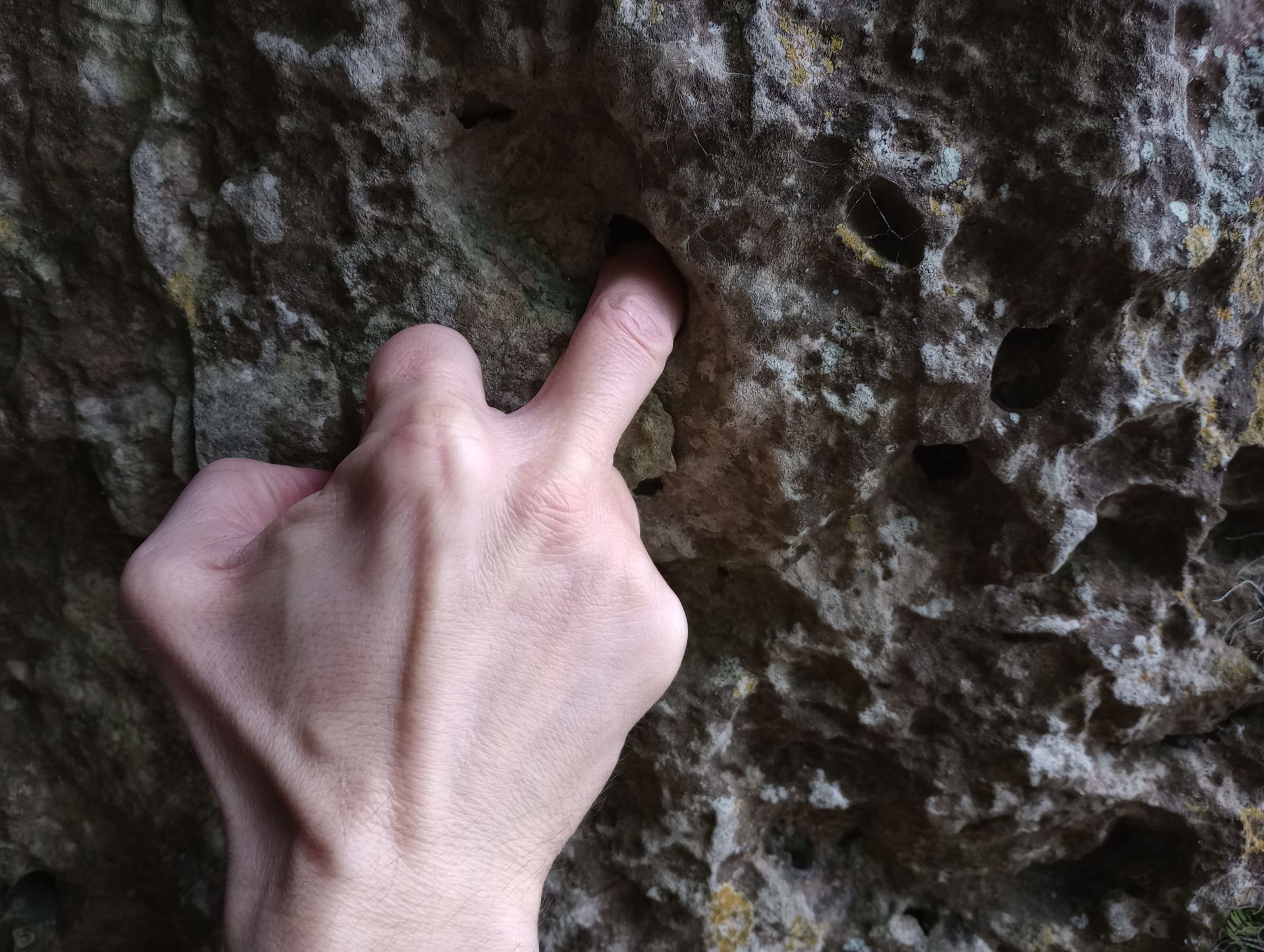 Fingerloch-Kletterei in der Fränkischen Schweiz