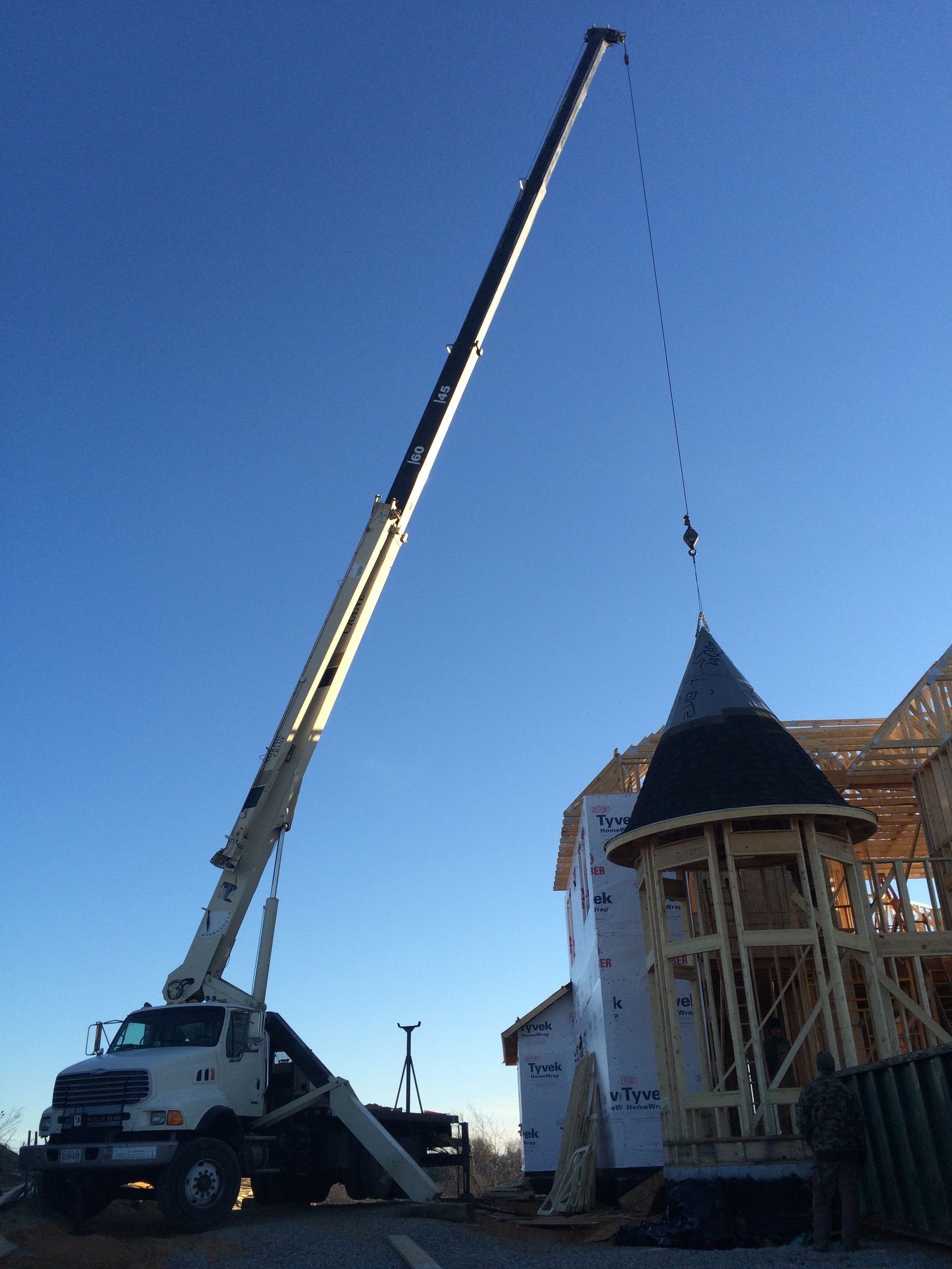 Shelton's Tree crane performing a lift into new construction.