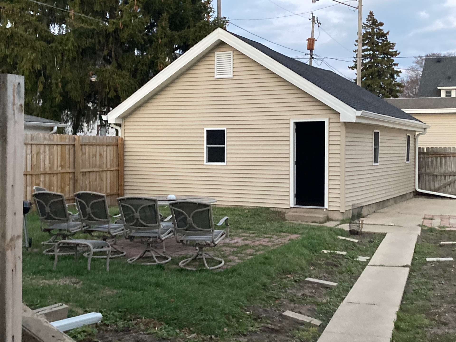 Finished roof, gutter and siding project