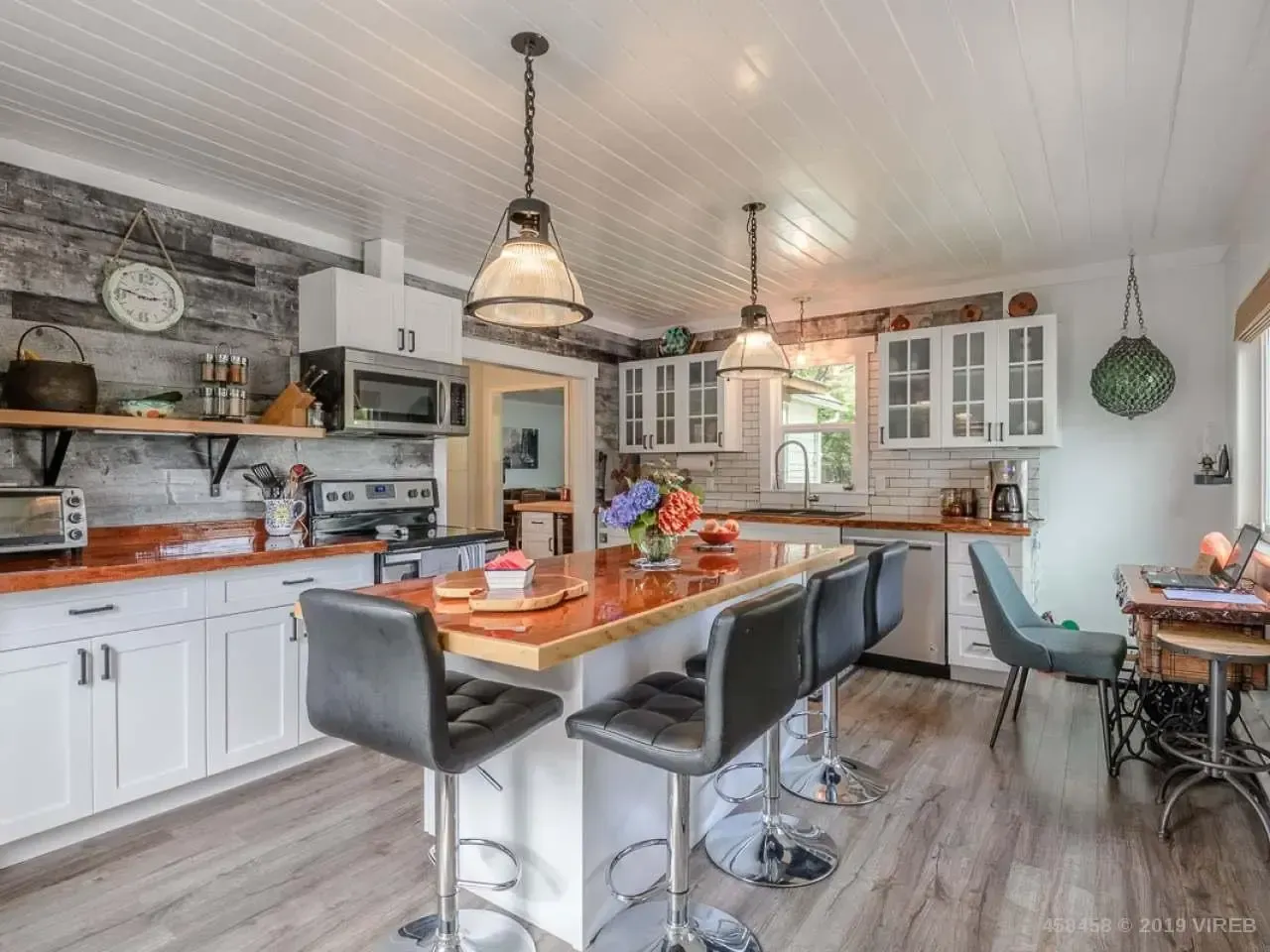 Nicely renovated modern waterfront cottage with big water views owners residence