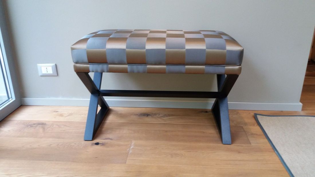 sgabello con tappezzeria