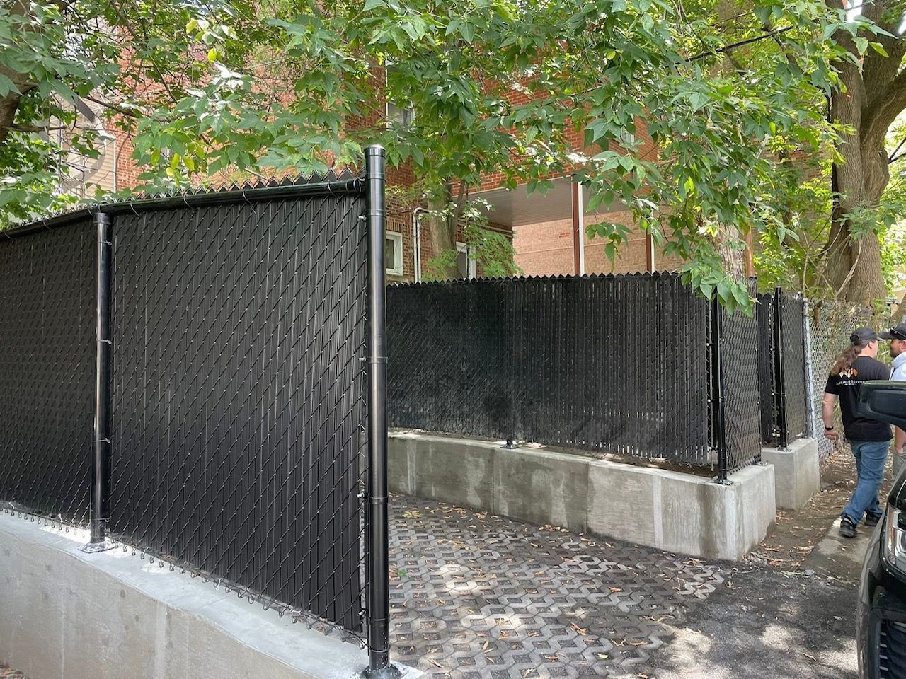 Installation de clôture de cour dans la région de Montréal