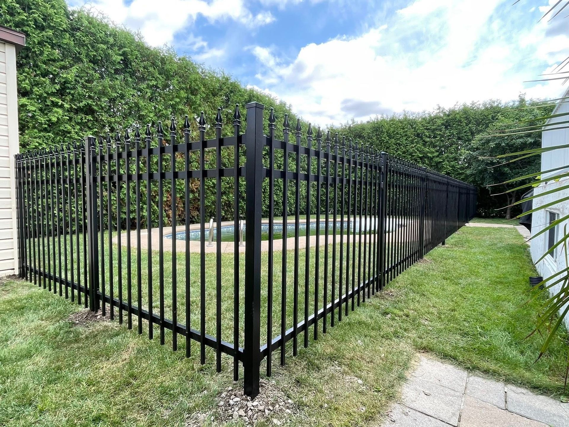 Ornamental aluminum fence installed in Laval