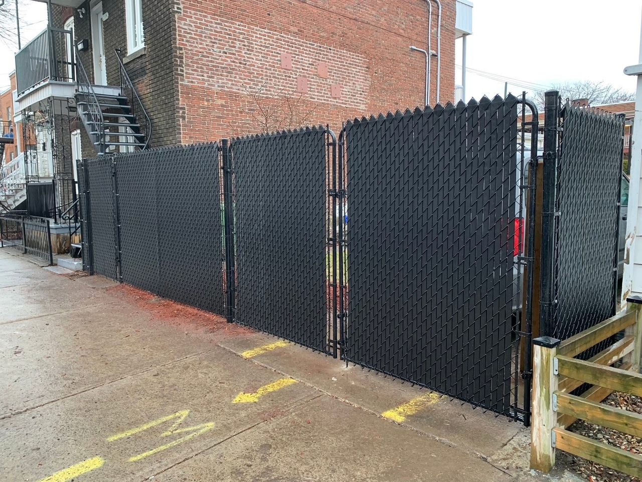 Installation de clôture sur mesure par MT Clôture Élégance