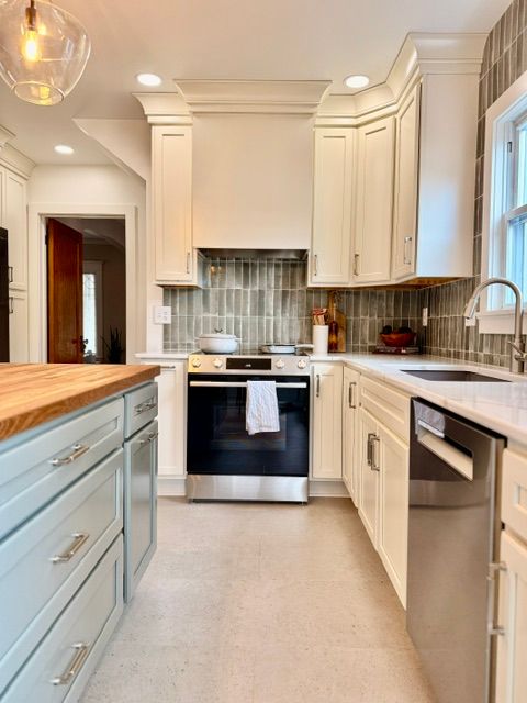 Traditional Transitional Kitchen Remodel by Cabinet World — Project 1 project photo 3