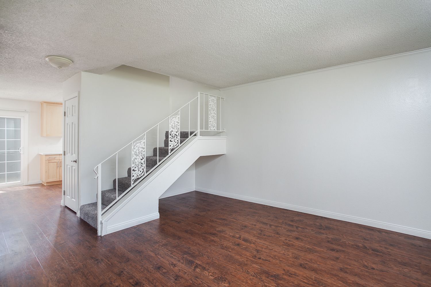 Sliding Photo Gallery Displaying Apartment Features #1