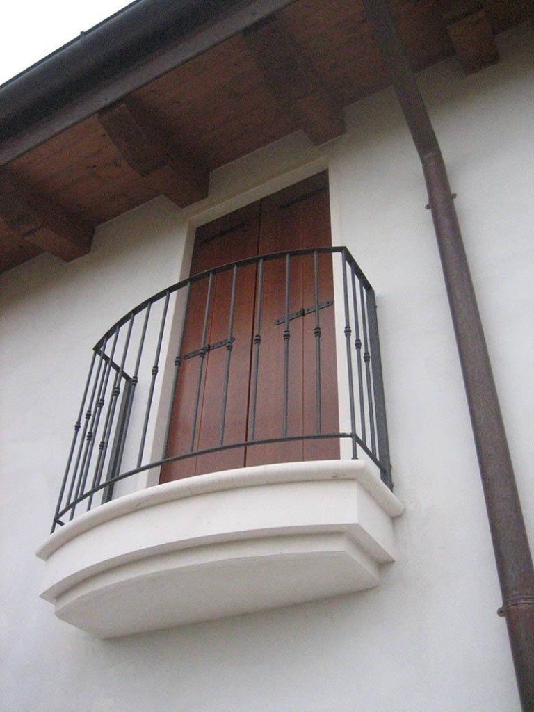Finestra in legno per balcone