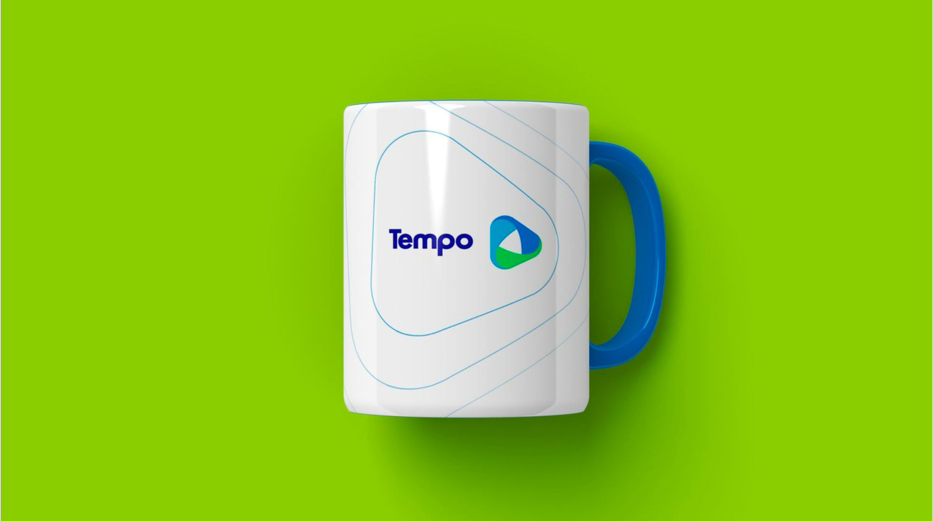 Aplicação da marca Tempo em uma caneca de porcelana