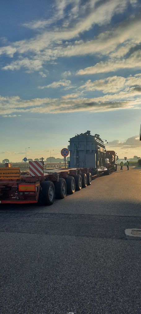 Mezzo per trasporti eccezionali