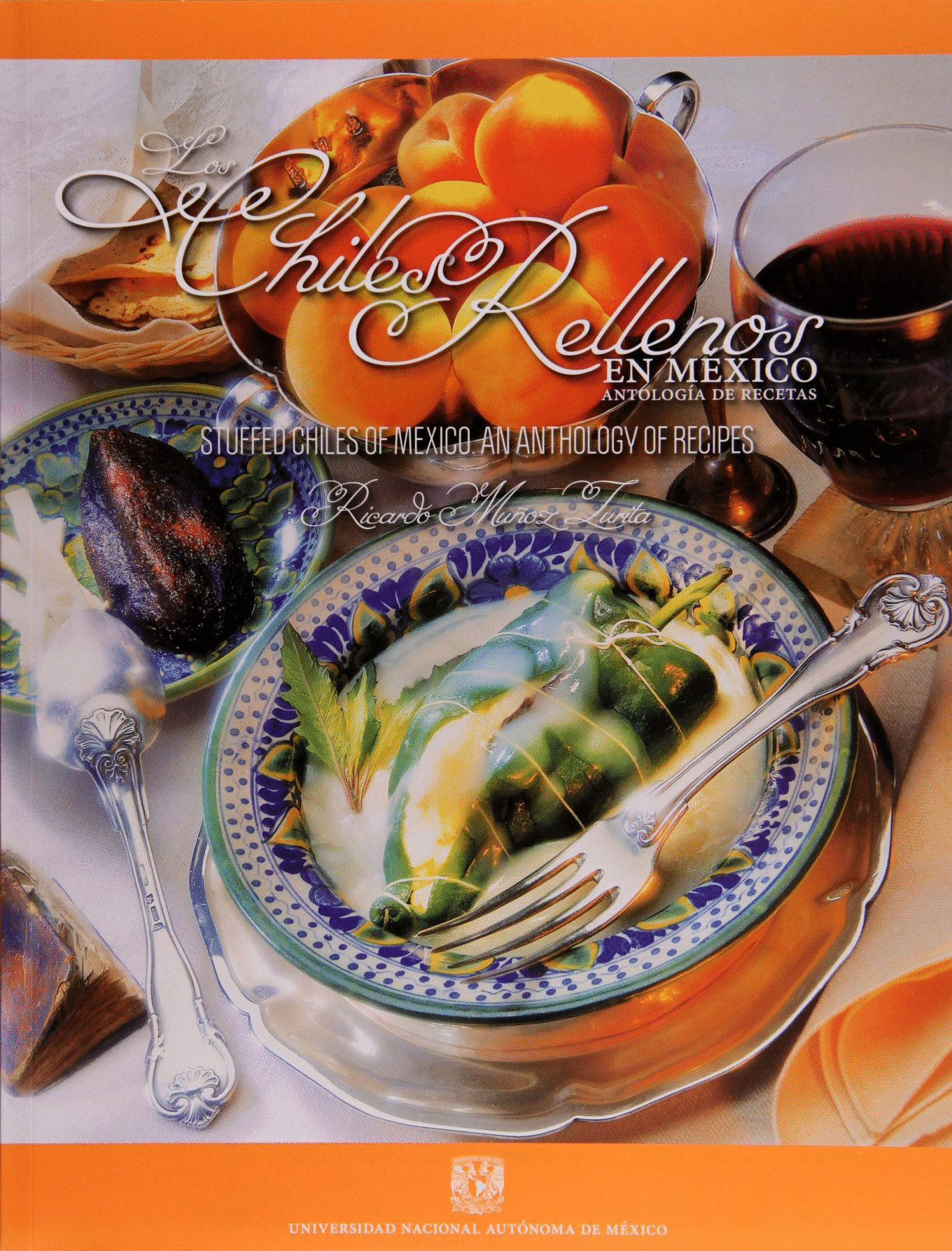 Portada del libro de cocina mexicana de Chiles en Nogada