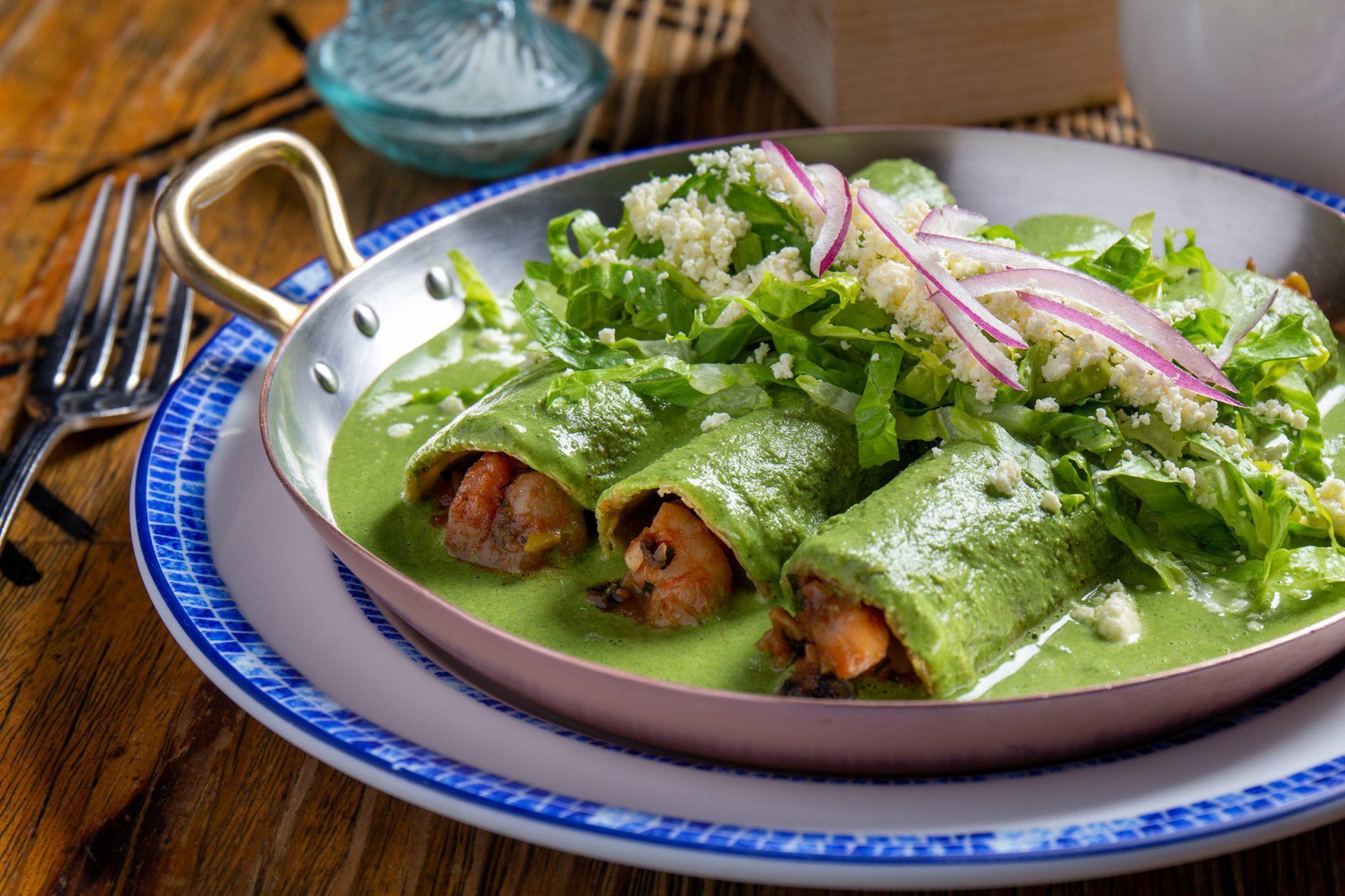 Empipianadas rellenas de minilla de camaron de Restaurantes Azul