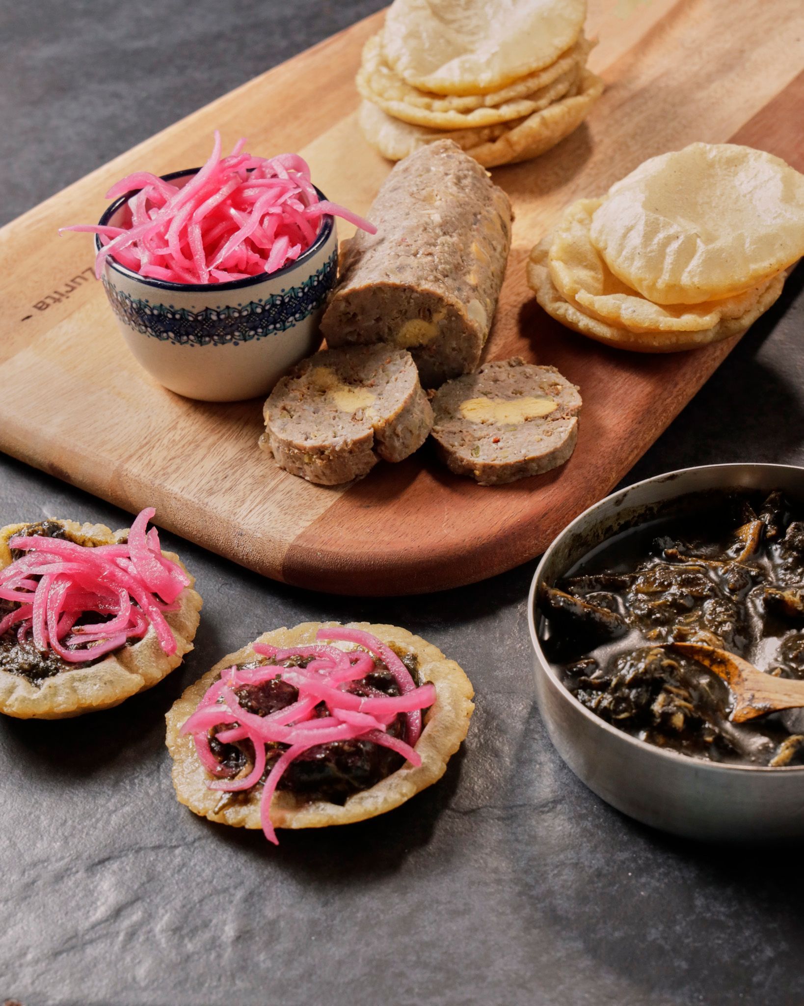 salbutes con relleno negro de Restaurantes Azul