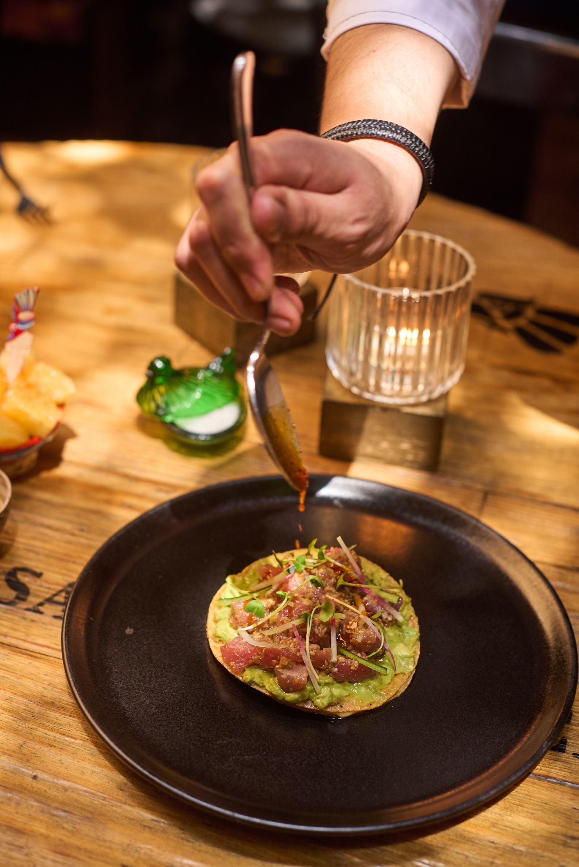 tostada de atun de restaurantes Azul