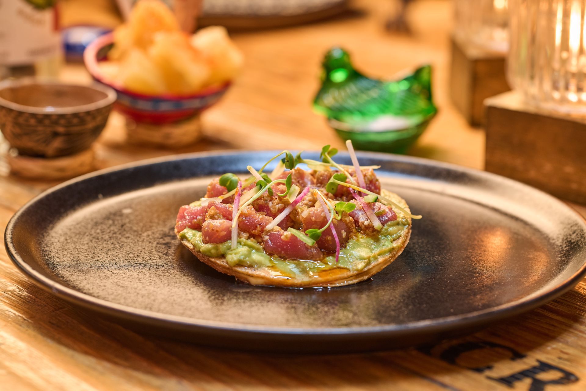 tostada de atun de restaurantes Azul