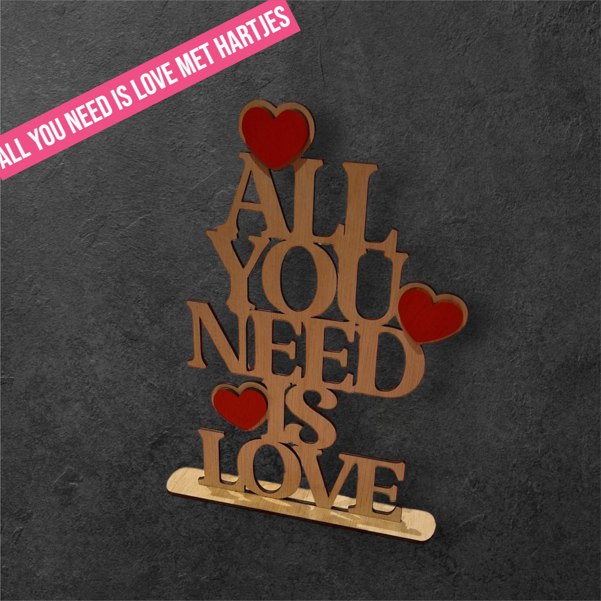 All You Need Is Love sign met hartjes