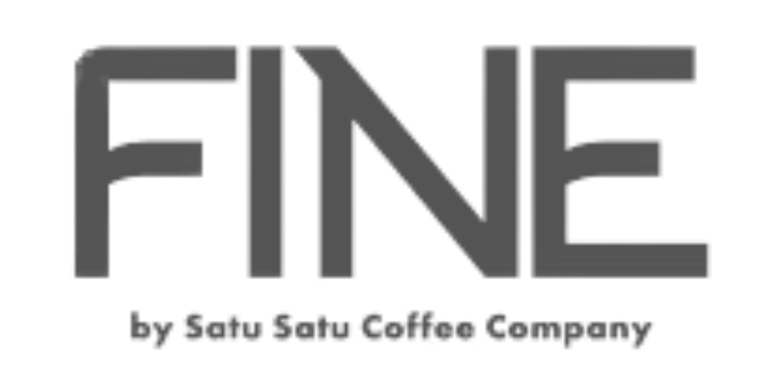 Logo untuk kopi FINE dari Satu Satu Coffee Company. Teks abu-abu di atas latar belakang putih.