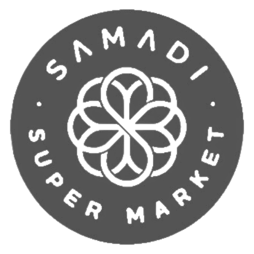 Logo untuk Supermarket Samadi: lingkaran abu-abu dengan teks putih dan simbol berbentuk bunga.
