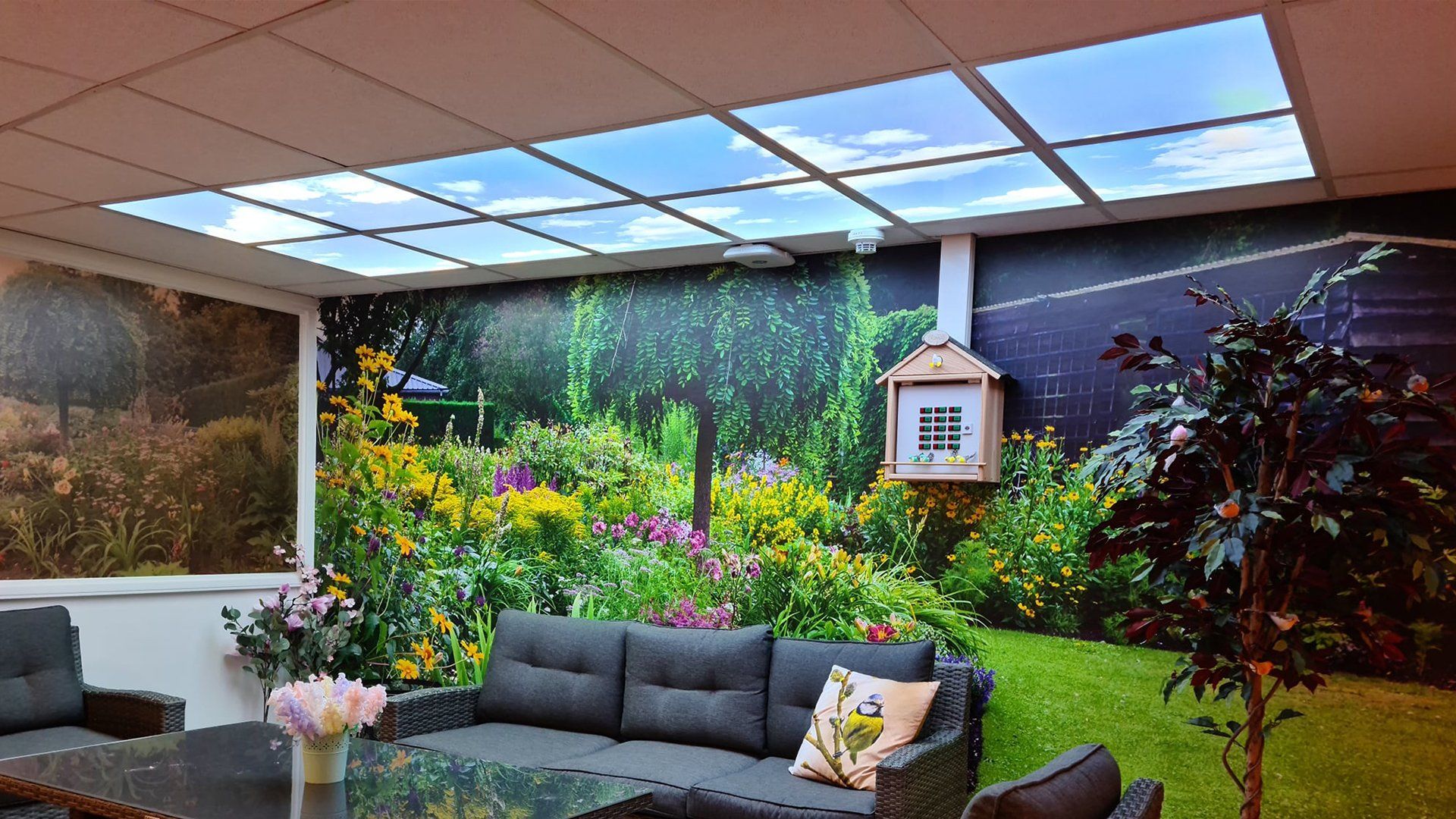 Genieten van het daglicht, maar dan binnen. Dat kunnen bewoners van verzorgingshuizen waar Eigen Deur een BELEEF plafond heeft gemonteerd.