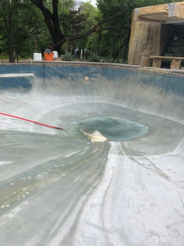 A swimming pool with a hole in the middle of it.