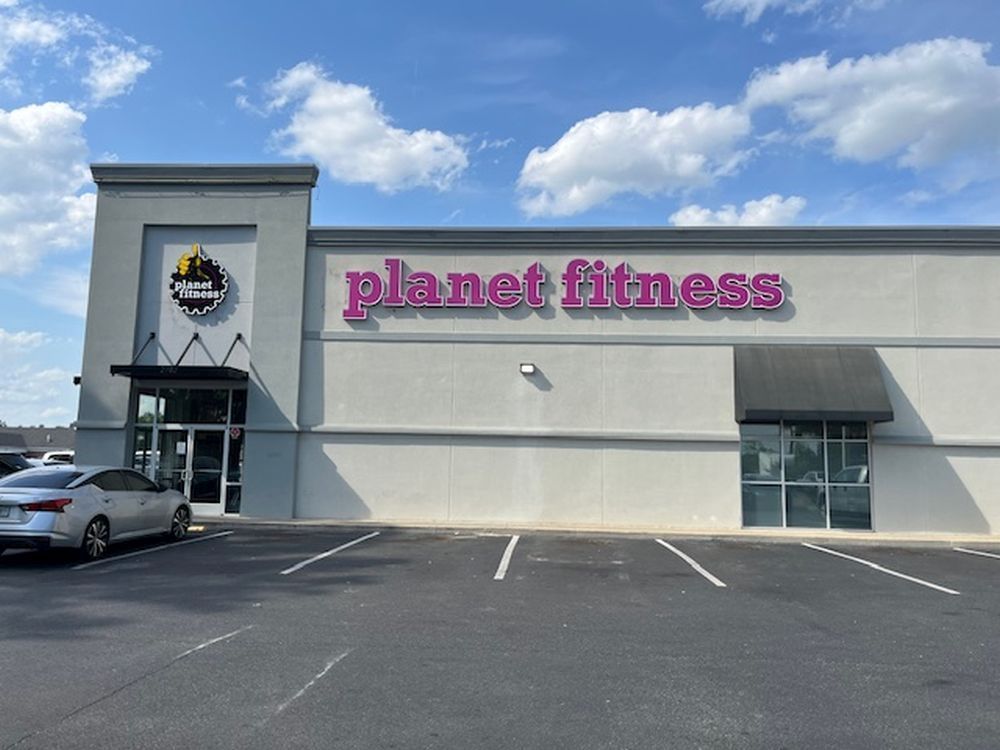 Lighted flush mounted channel letters building sign