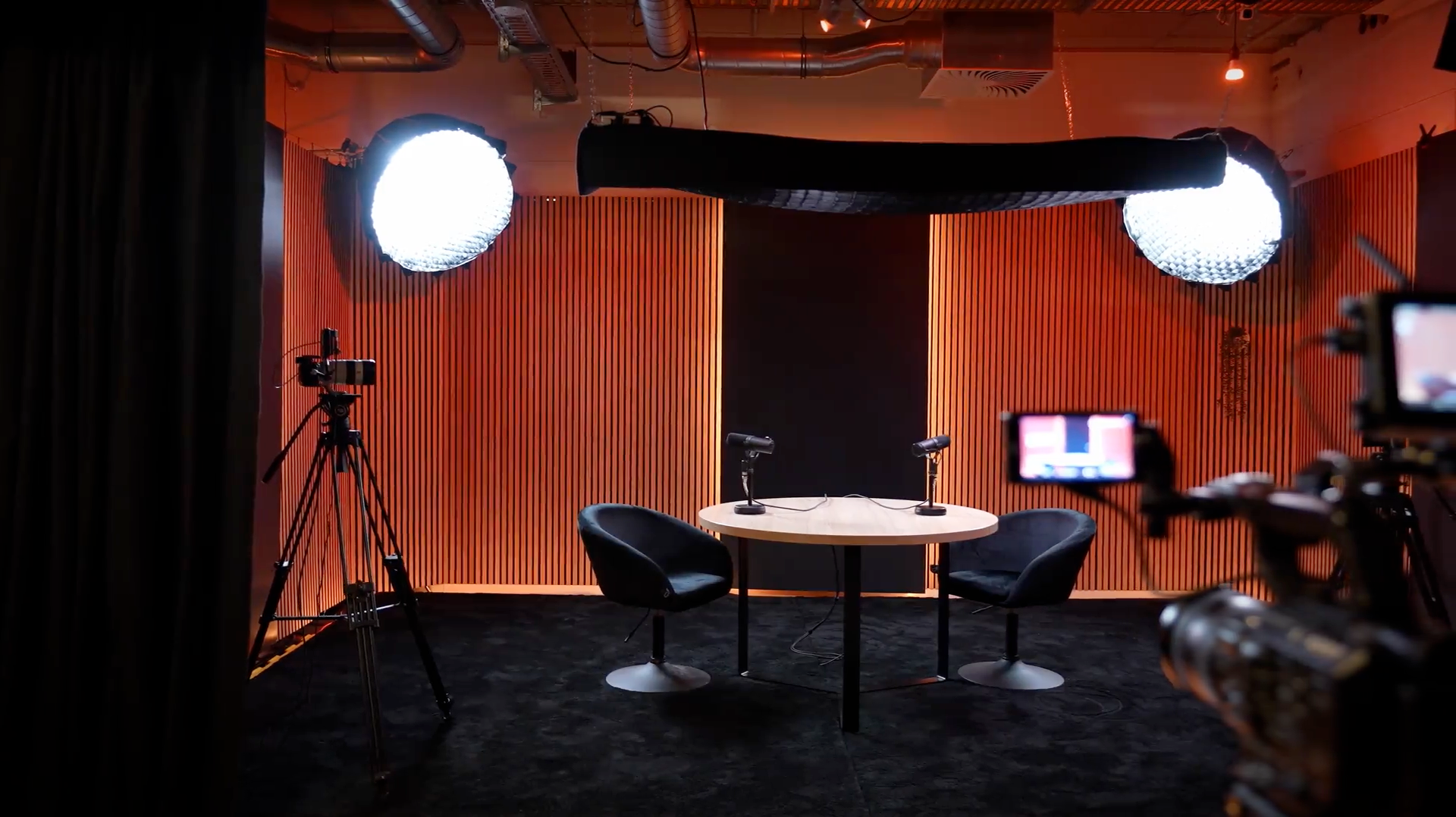 Unser Video-Podcast-Studio Setup für professionelle Formate bei Redpinata