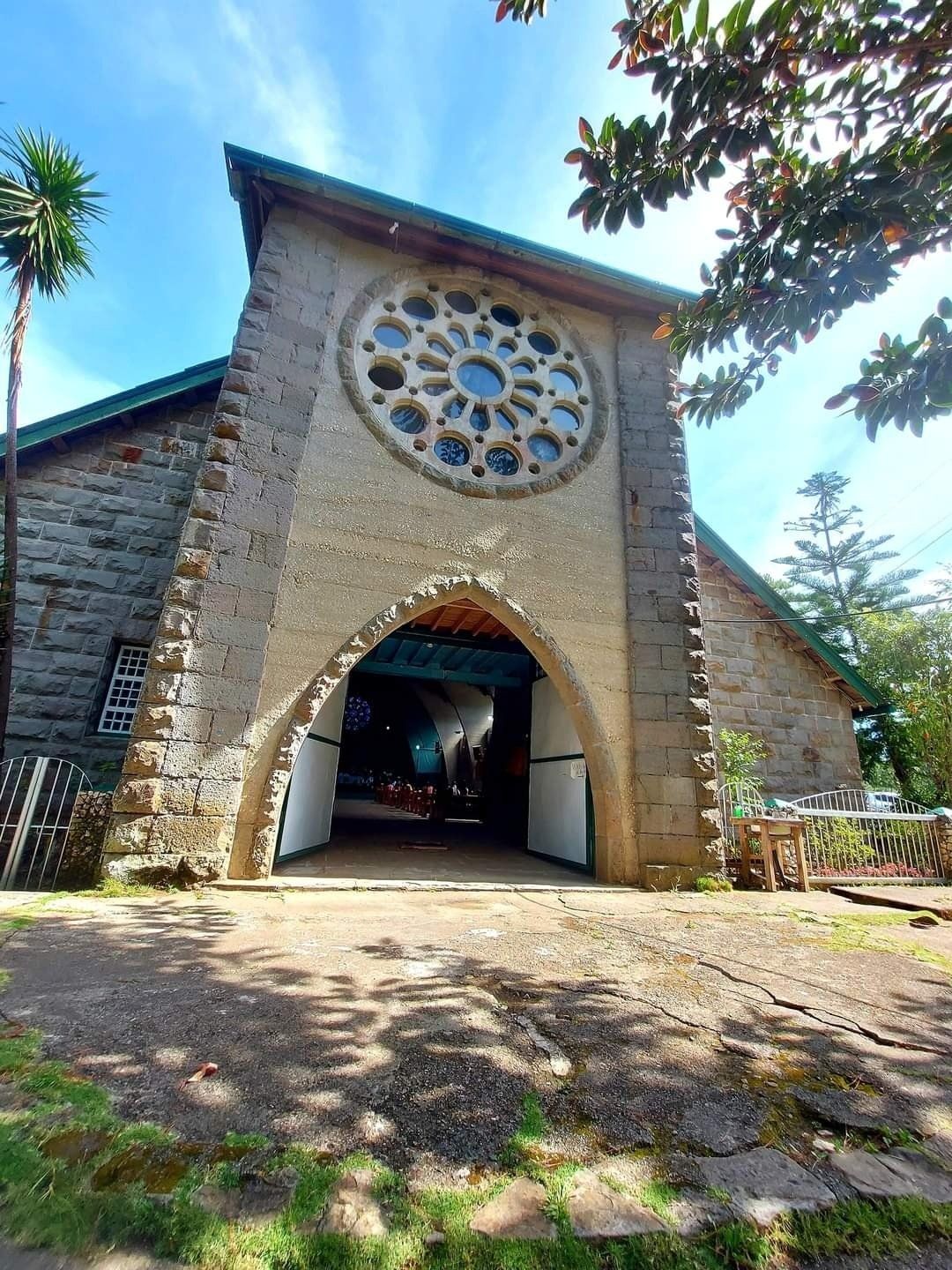 A large stone building with a circular window on the front of it.