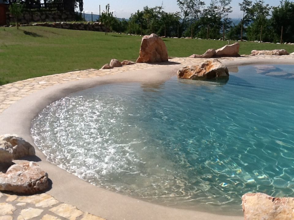 piscina naturale con sabbia in quarzo