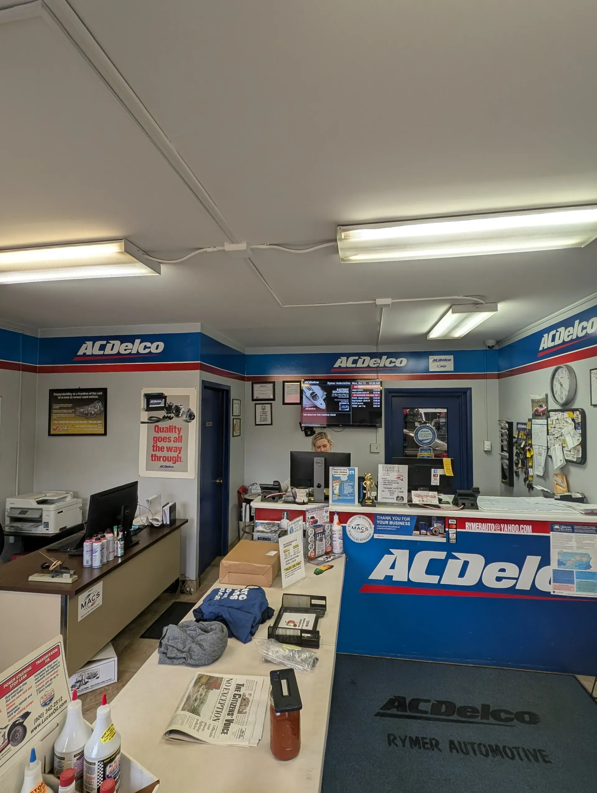 Interior of an auto repair shop with an AC Delco counter | Rymer Automotive