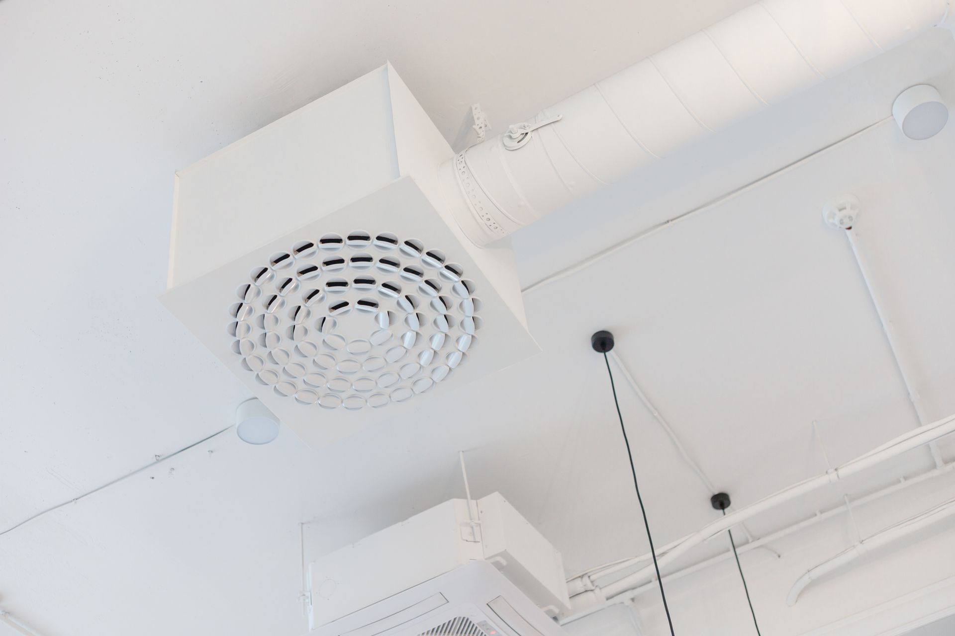 Ventilation duct system with supply grid