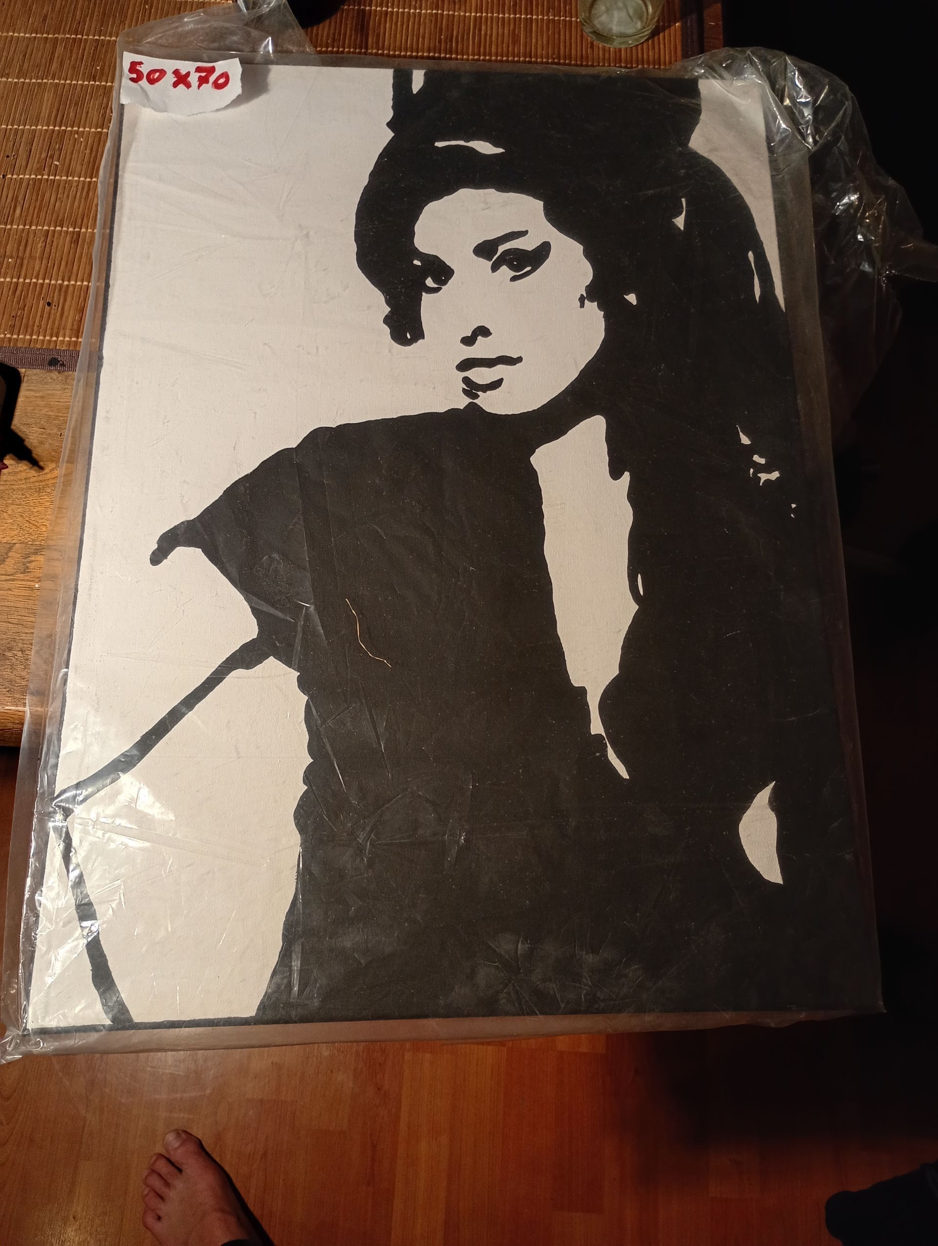 Amy Winehouse in zwart-wit, kralenportret.