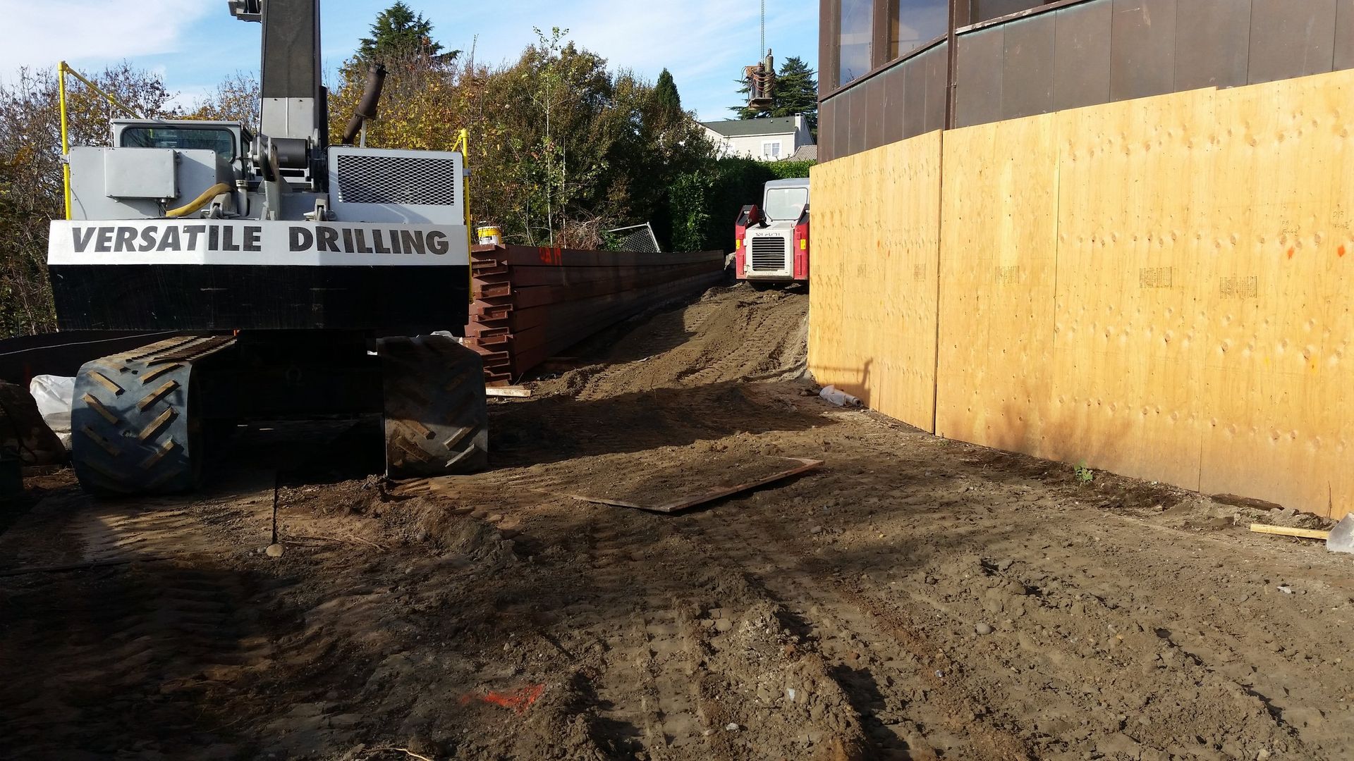 A versatile drilling machine is on a construction site