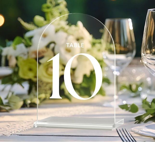 A clear table number with the number 10 on it