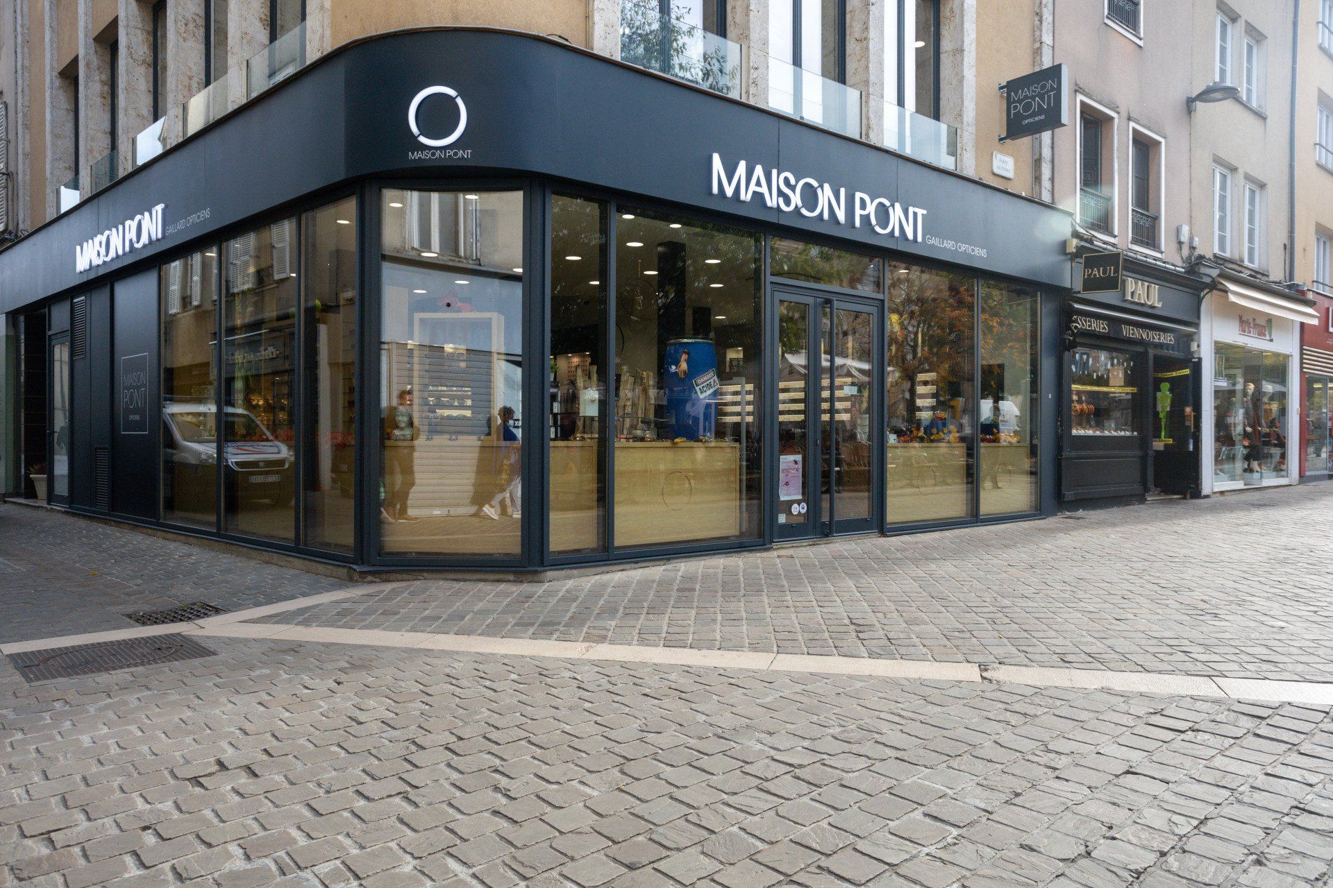 Vitrine sur mesure Franck CASSONNET Menuiserie - Chartres