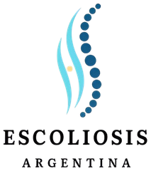 Logotipo de Escoliosis Argentina con una columna vertebral estilizada azul y texto negro sobre fondo blanco.