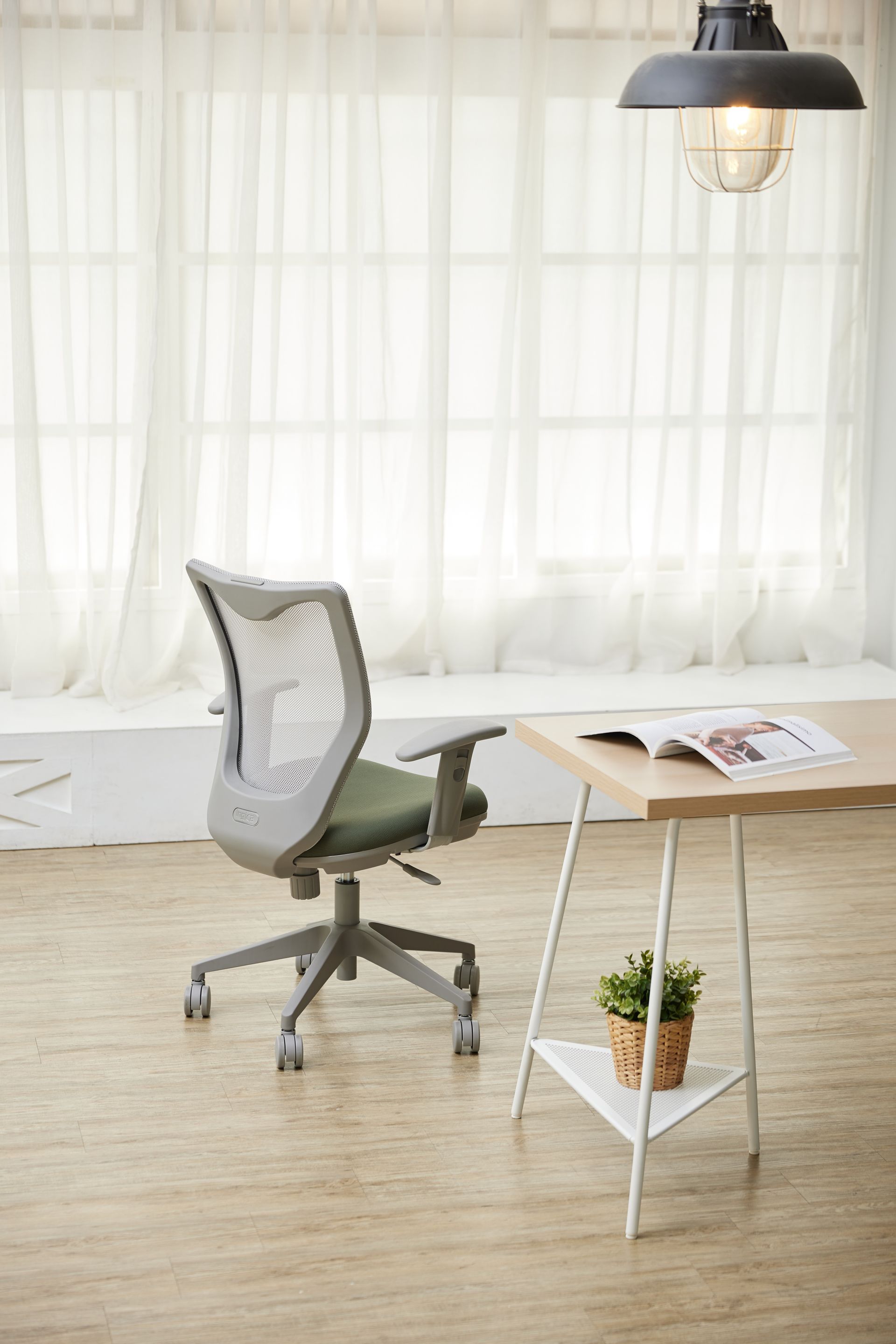 ingica網背曲線扶手椅 https://irp.cdn-website.com/8582e4b8/dms3rep/multi/BOJUN-IMG_0455.jpg