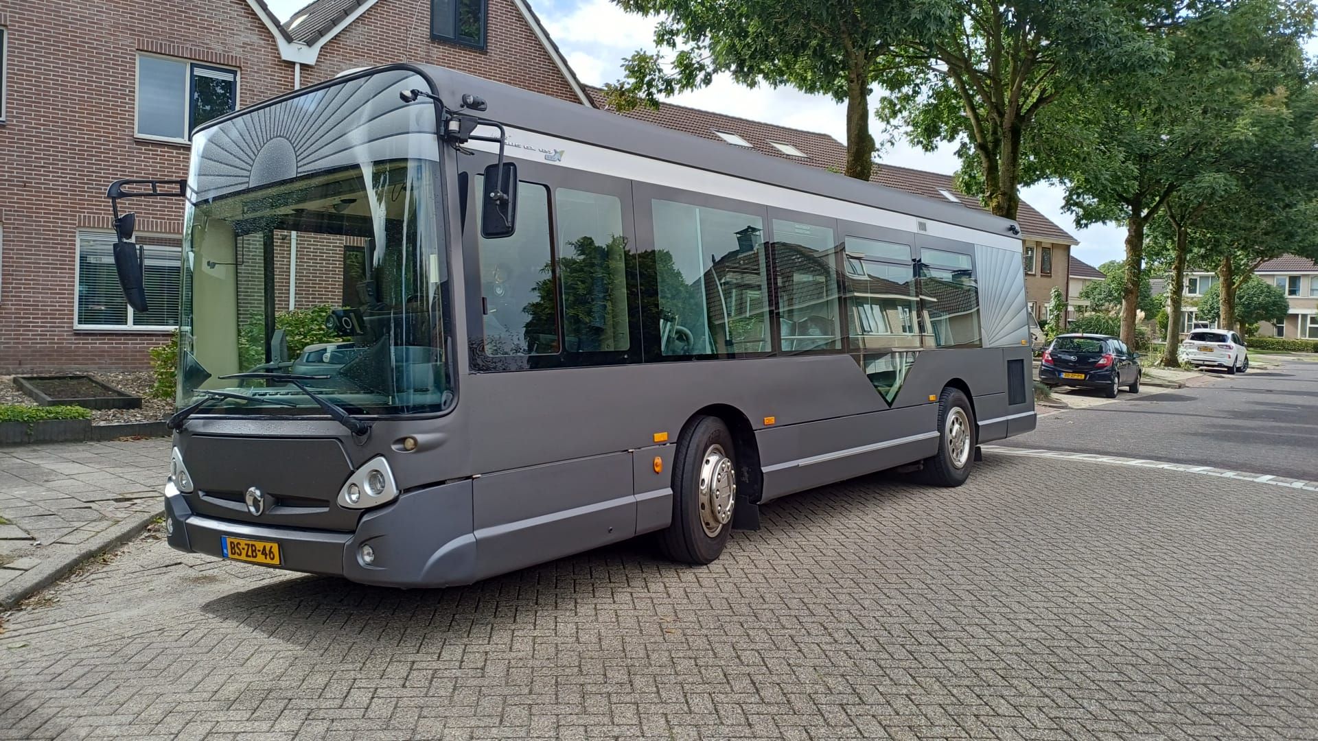 Grijze uitvaartbus van Rouw-VIP