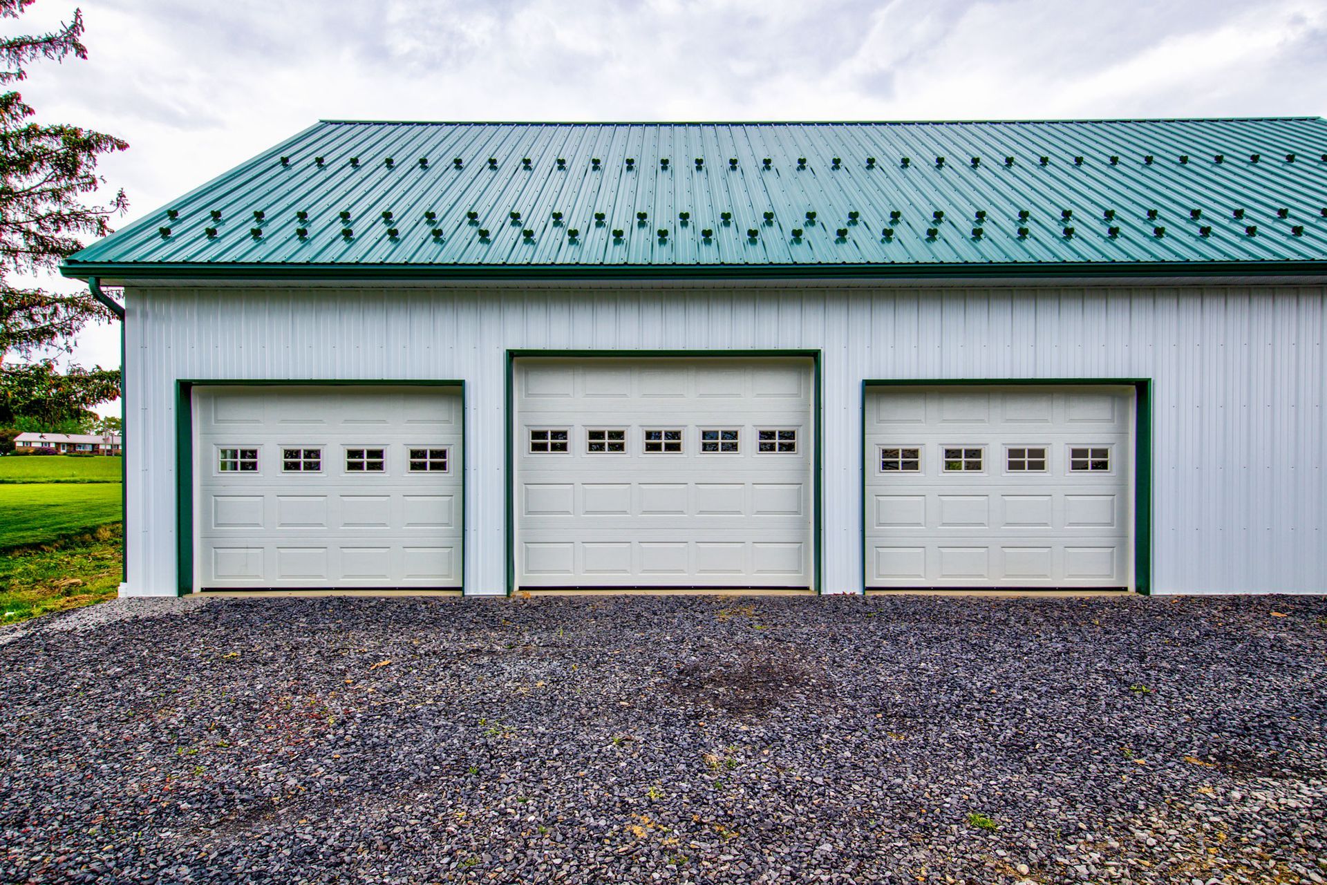 custom pole barn garages near me 
