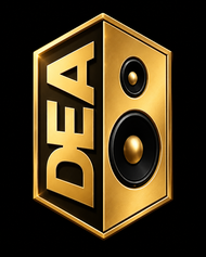 Gouden DEA-logo met twee zwarte luidsprekerpictogrammen op een zwarte achtergrond.