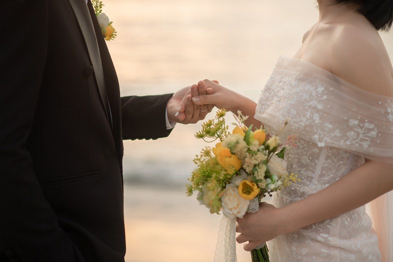 How to Plan a Small Wedding on a Tight Budget