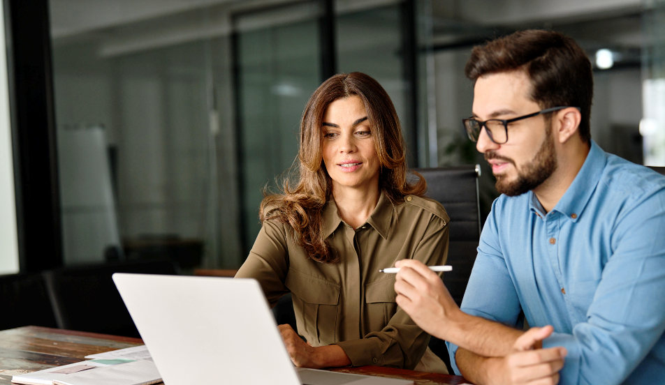 Team working with AI-supported customer interaction and content automation