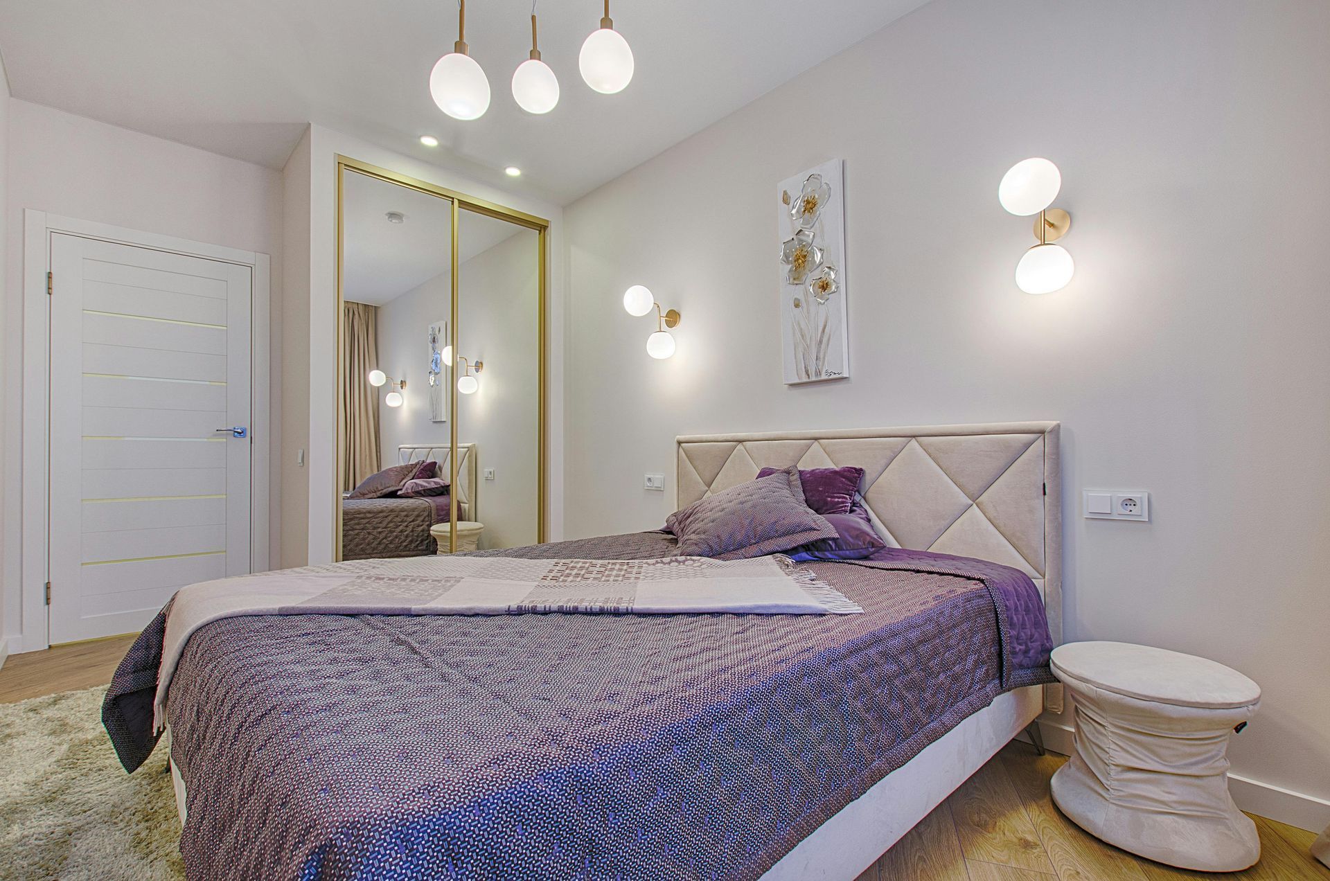Custom mirrored closet doors in a bedroom - Glass Daddy Redmond OR mirror installation