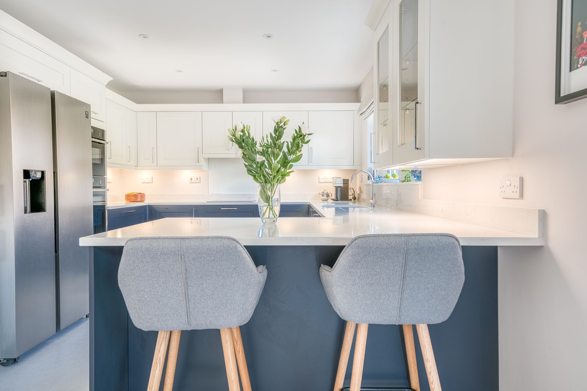 Breakfast bar kitchen with modern layout