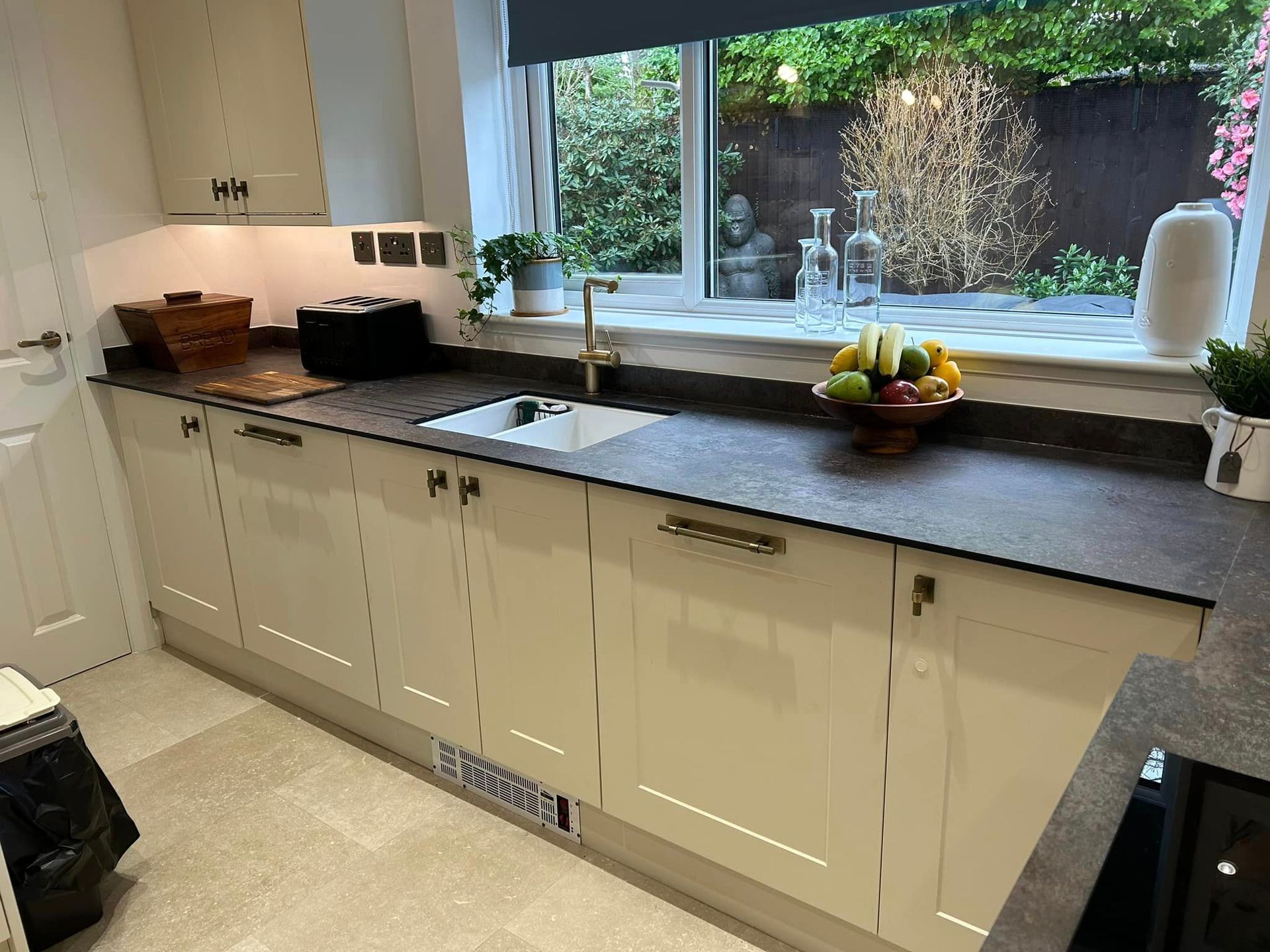 white Kitchen cabinets with modern layout