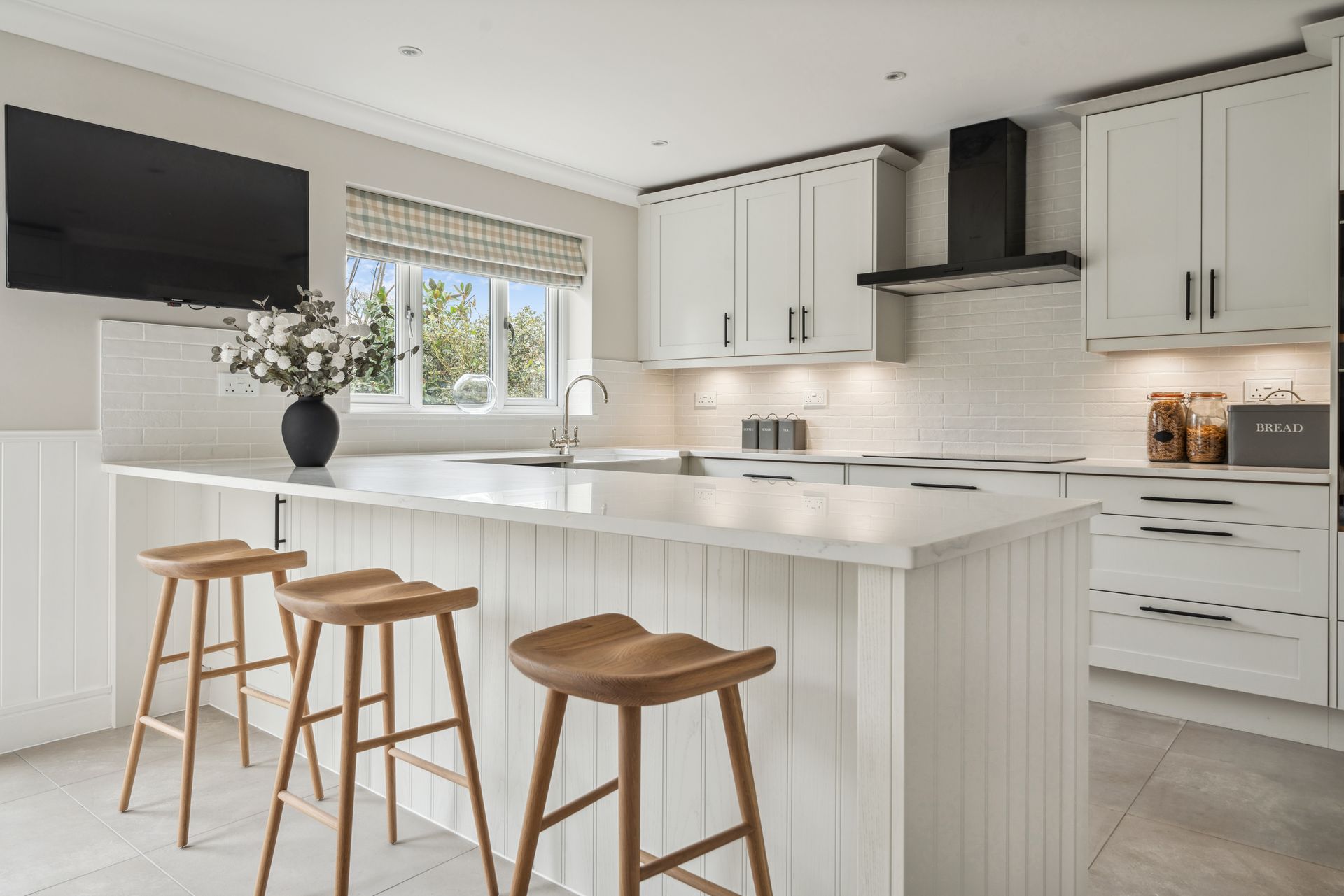 Modern kitchen with white cabinets and white worktop