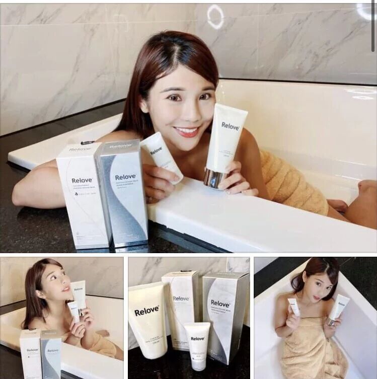 一名裹著浴巾的人站在浴缸裡,手持「Relove」品牌的護膚產品進行推銷。