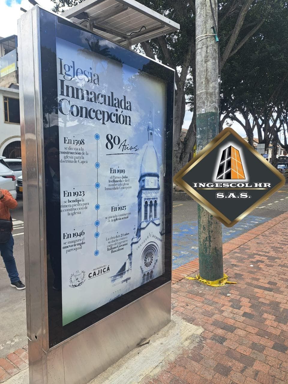 MUPI PUBLICITARIO CON PANEL SOLAR