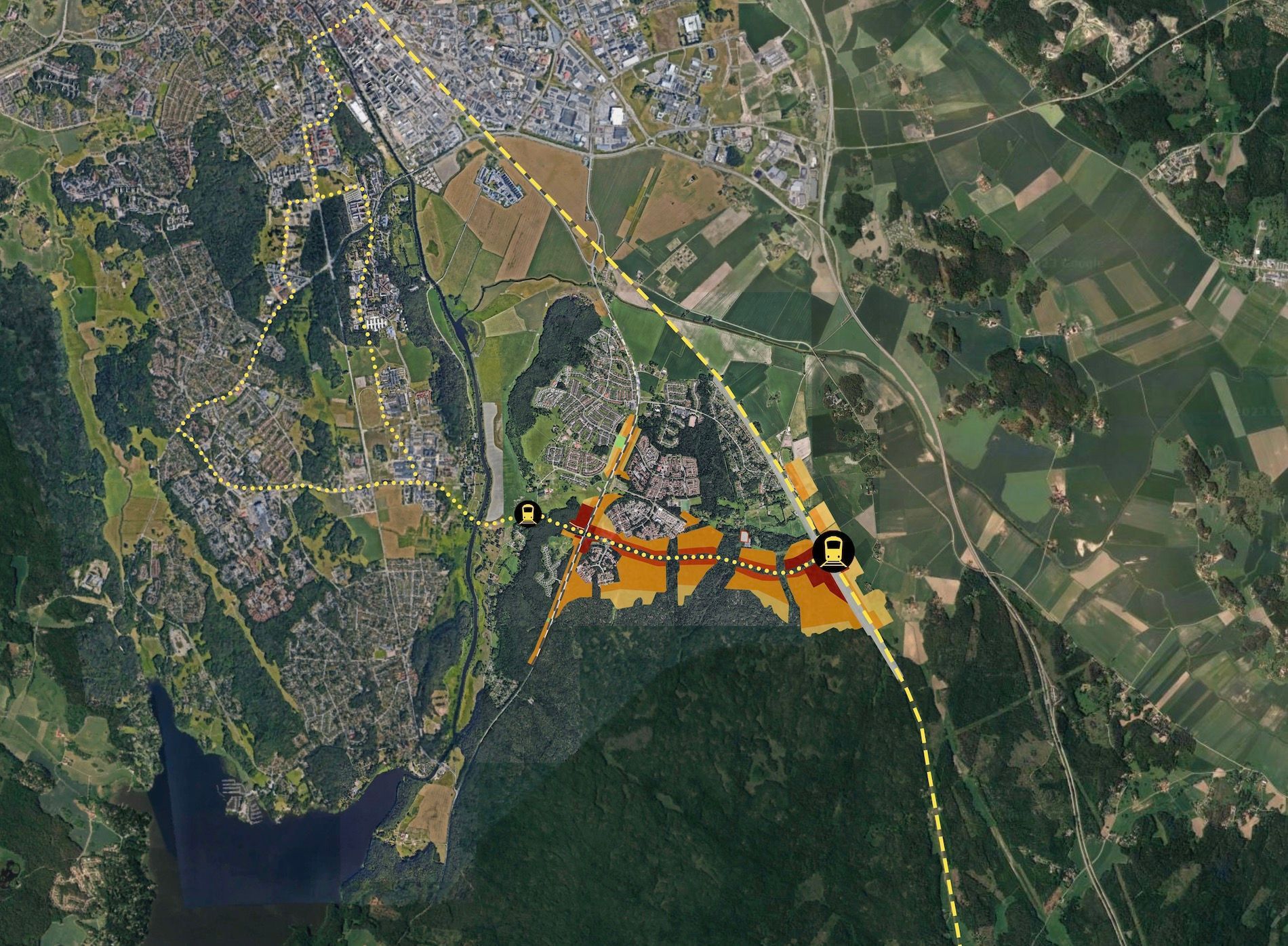 Aerial view of a wooded area with highlighted orange route, showing transportation connections.