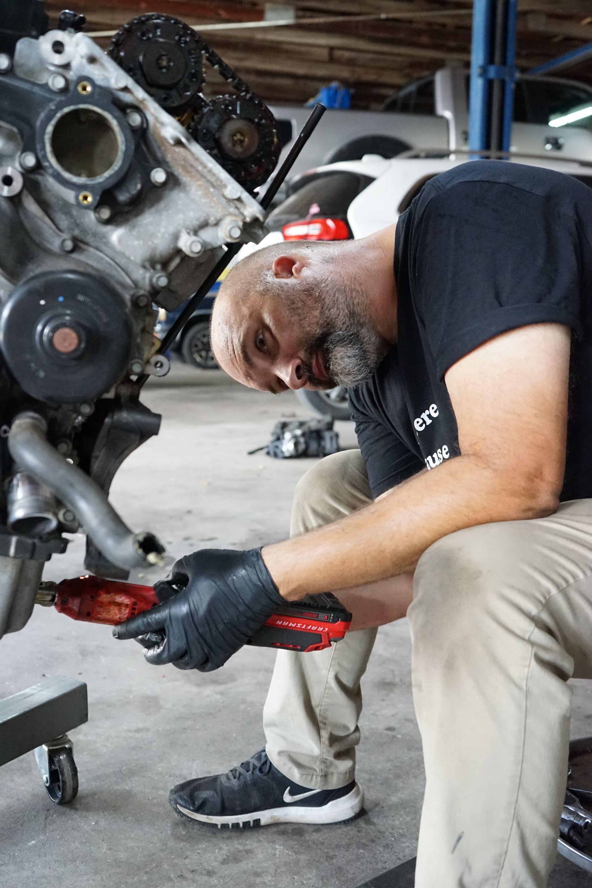 Mechanic in a garage works on a car engine | Garage 850