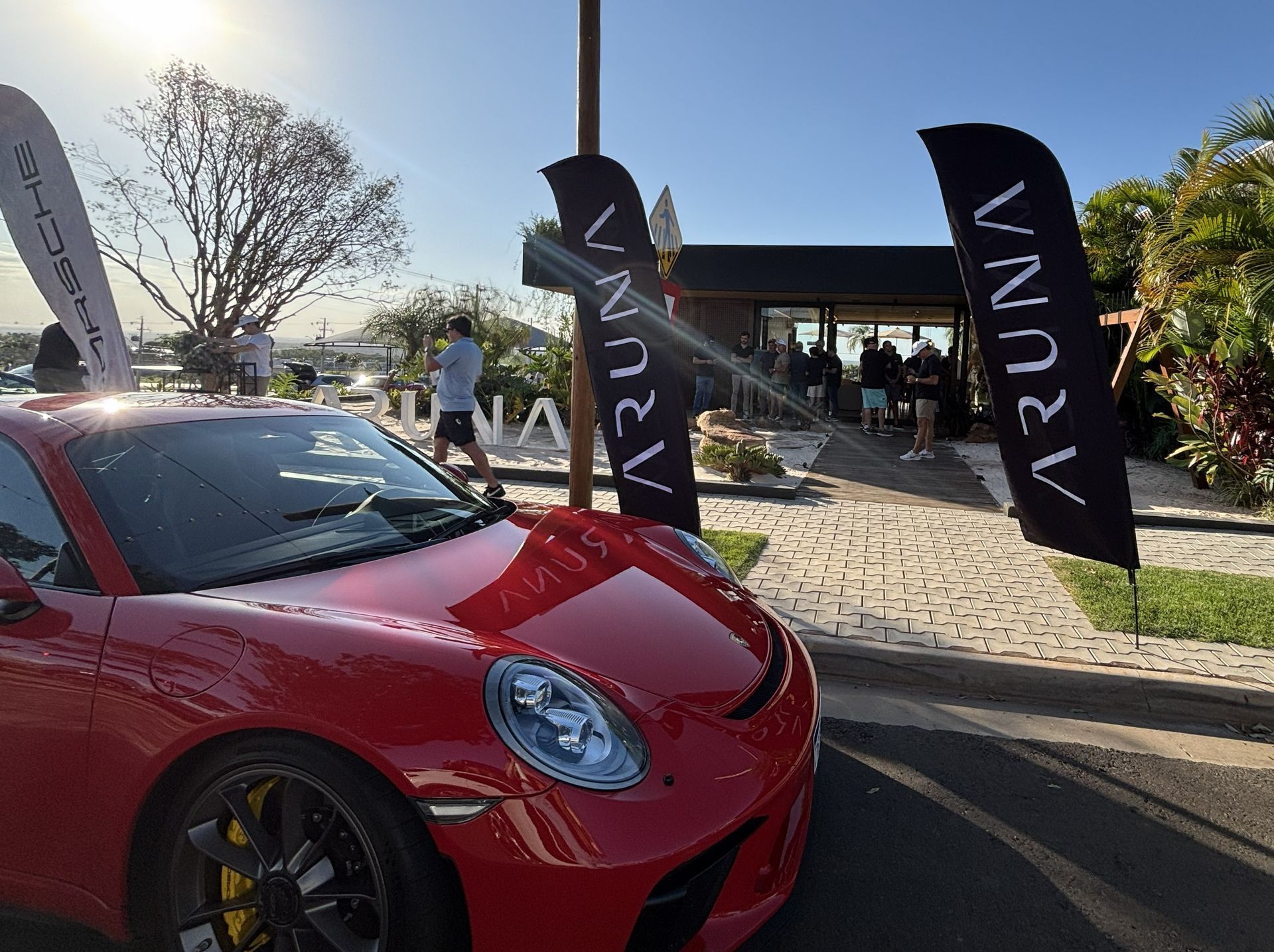 Clientes do Aruna Porto Rico vivem experiência exclusiva com a Porsche